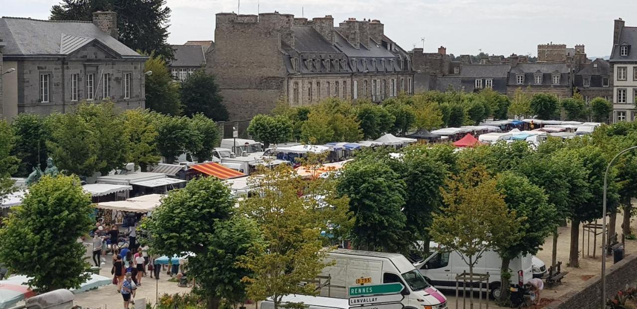 Les Appartements Du Marche Dinan Exterior foto