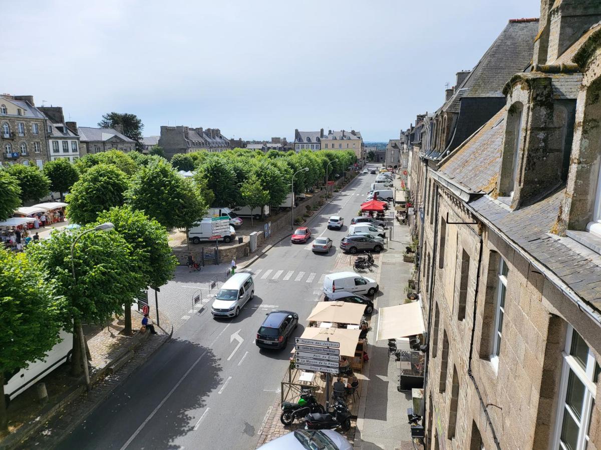 Les Appartements Du Marche Dinan Exterior foto